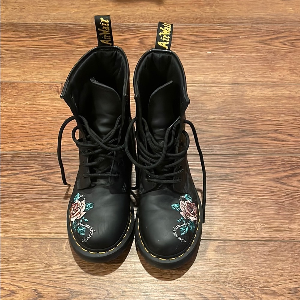 Dr Martens Vonda Chain II Black Floral Women's Boots